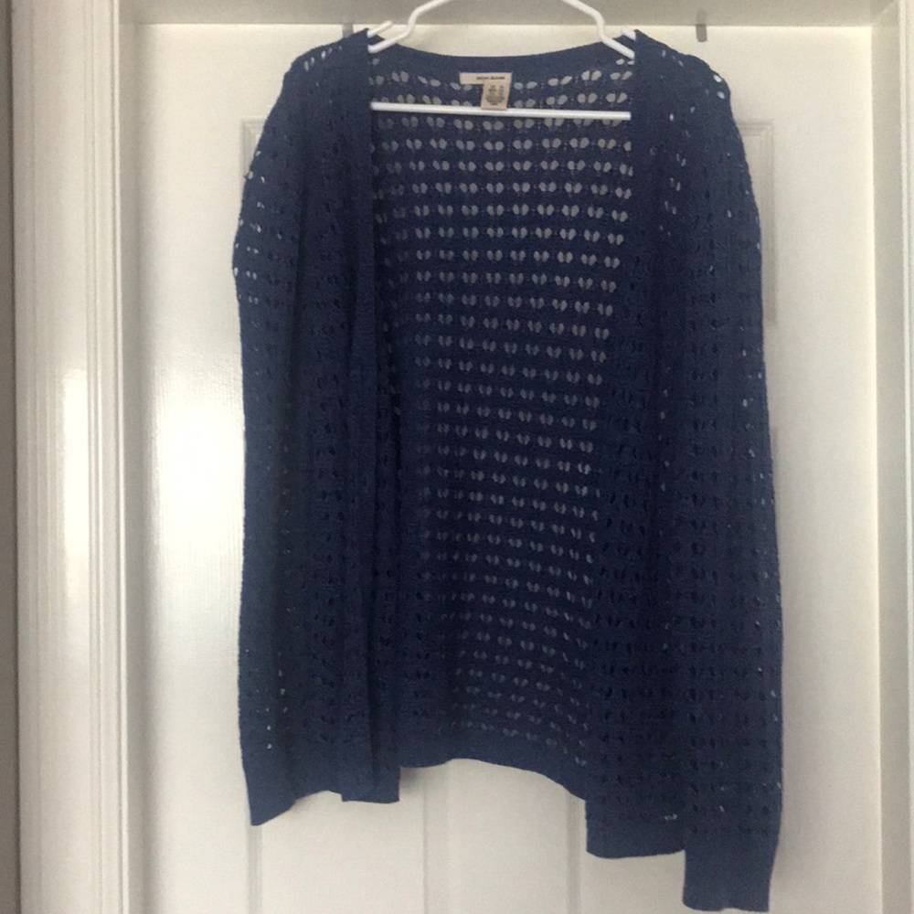 3/$20 

DKNY BLUE SWEATER